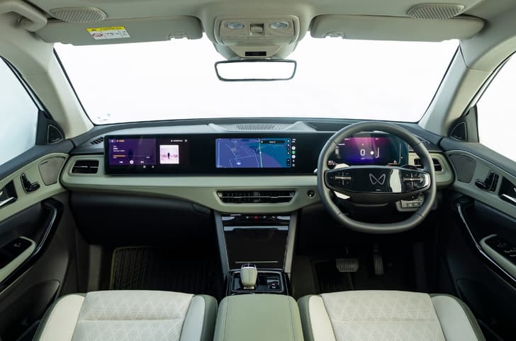 Mahindra XEV 9S interior and dashboard