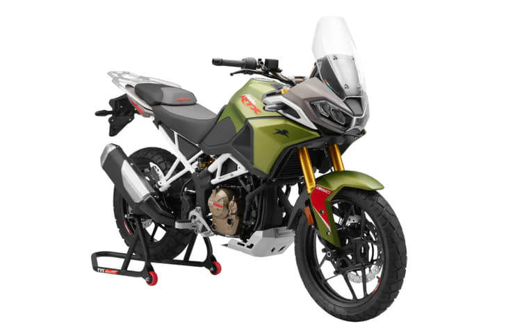 The 'Viper Green' colour is exclusive to the BTO variant.