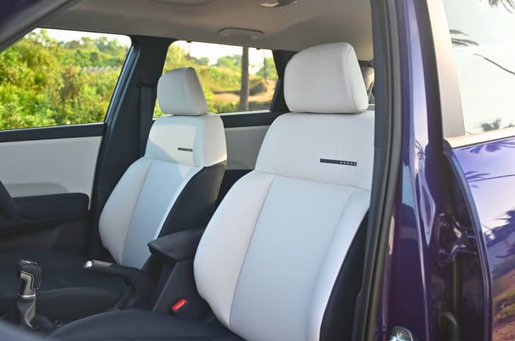 Hyundai Venue front row seats