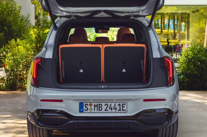 2025 mercedes benz glb in studio