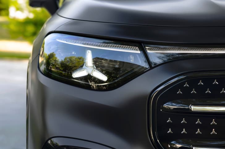 2025 mercedes benz glb in studio