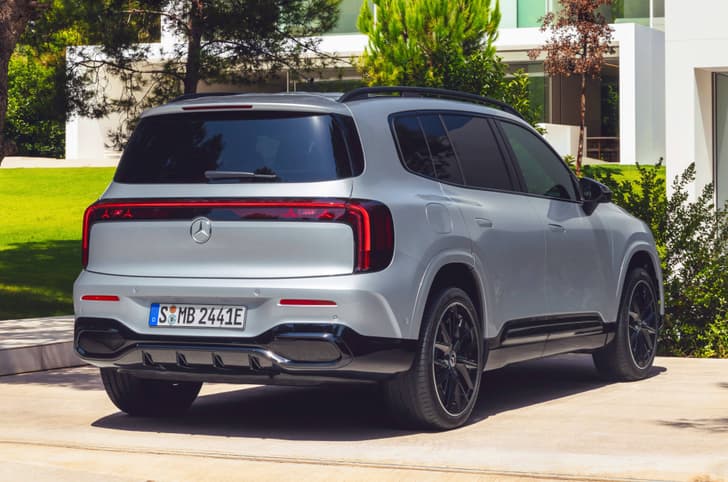 2025 mercedes benz glb in studio