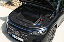 2025 mercedes benz glb in studio