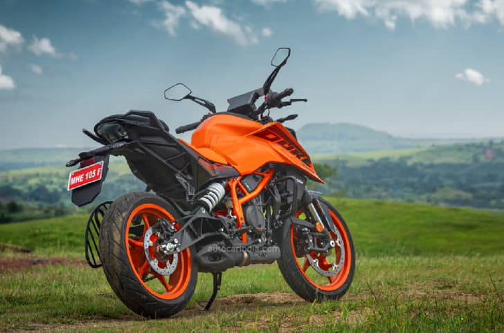 2025 KTM 390 Duke image gallery