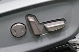 2026 Kia Seltos front seat power adjust