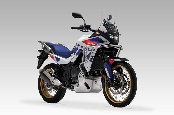 The bike has been made available in a limited-run SP variant in the UK, featuring 'SP' badging and a more retro colourway.