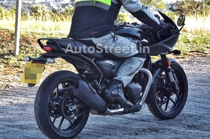 Triumph Thruxton 400 spotted; based on Speed 400