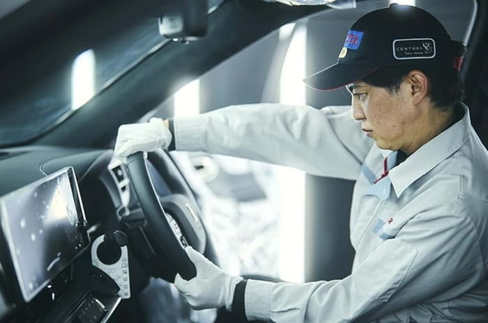 Toyota Century SUV interior inspection