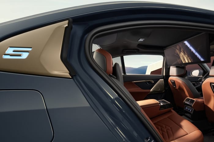 BMW 5 Series LWB theatre screen BMW 5 Series LWB theatre screen