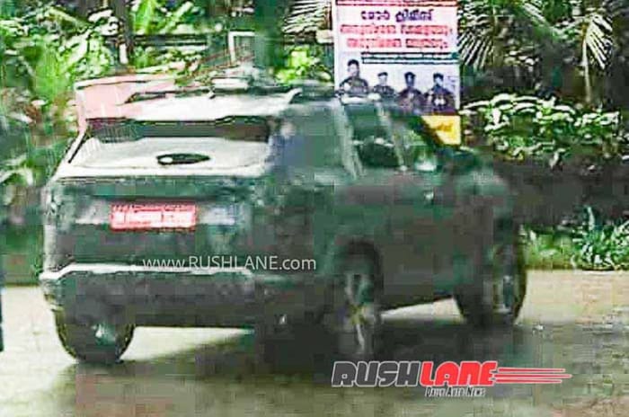 New Renault Duster spied in India for the first time