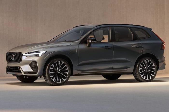 2025 Volvo XC60 facelift front left