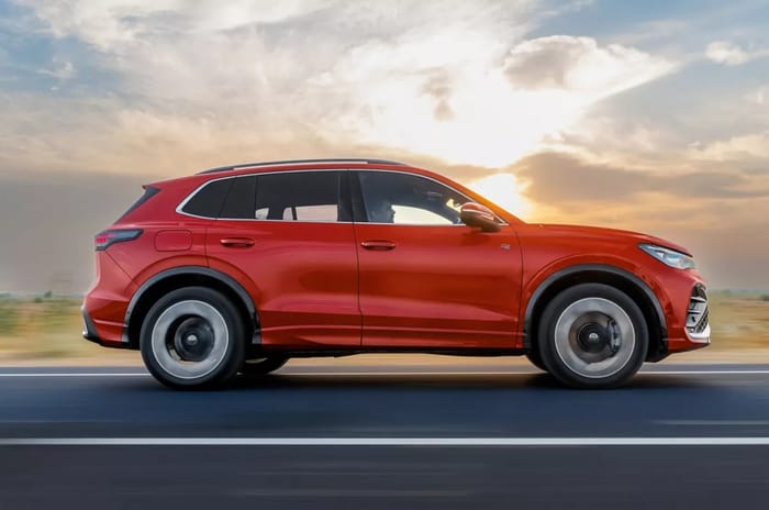 Volkswagen Tiguan R Line side Volkswagen Tiguan R Line side