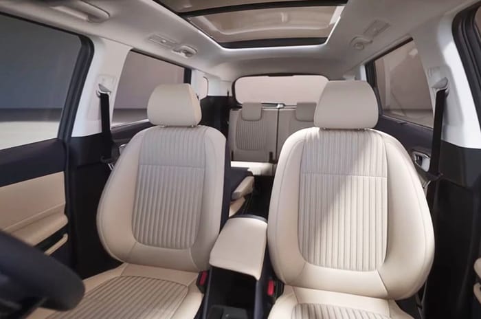 Kia Carens Clavis interior