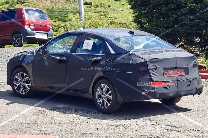 Hyundai Verna facelift rear spied