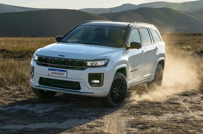 2026 Jeep Commander front left side off-road 2026 Jeep Commander front left side off-road