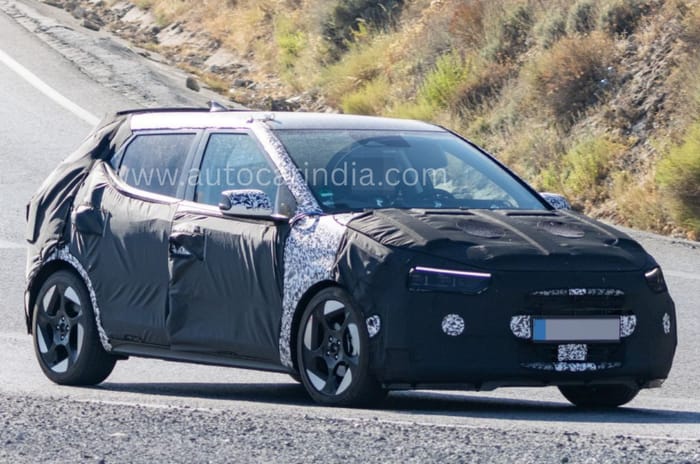 New Hyundai i20 front right spied New Hyundai i20 front right spied