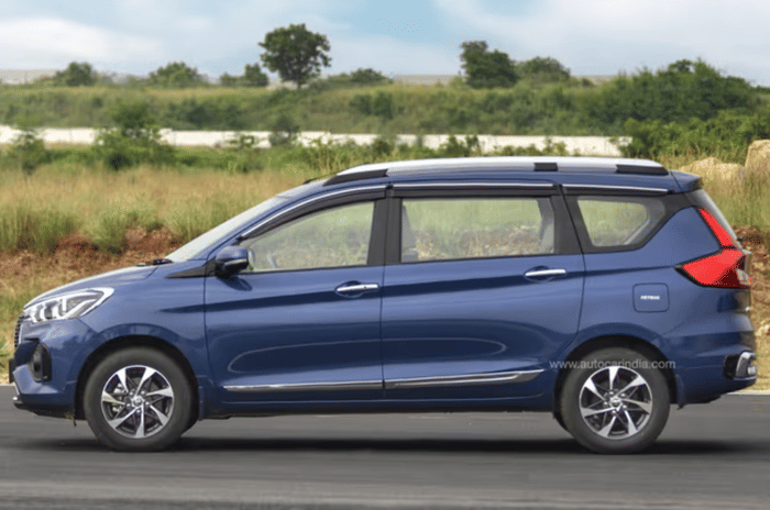 Toyota Rumion Toyota Rumion blue color