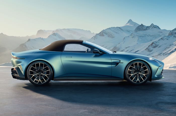 Aston Martin Vantage Roadster 2025 roof closed Aston Martin Vantage Roadster 2025 roof closed