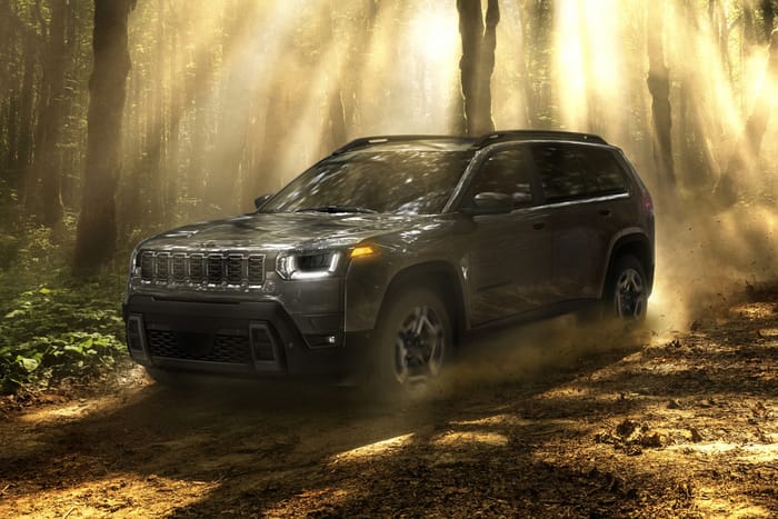 New Jeep Cherokee revealed with hybrid powertrain