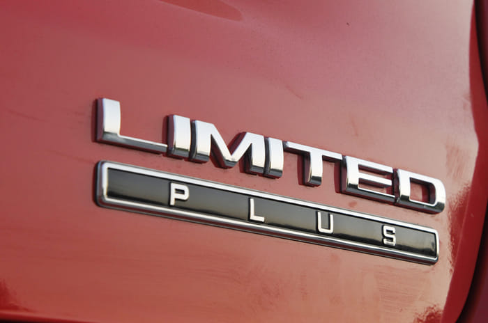 2018 Jeep Compass Limited Plus badge