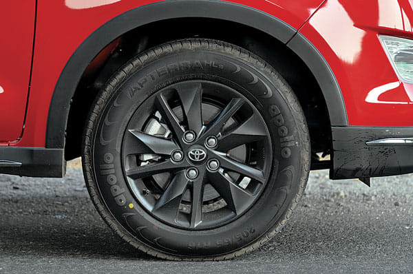 2017 Toyota Innova Touring Sport: a close look