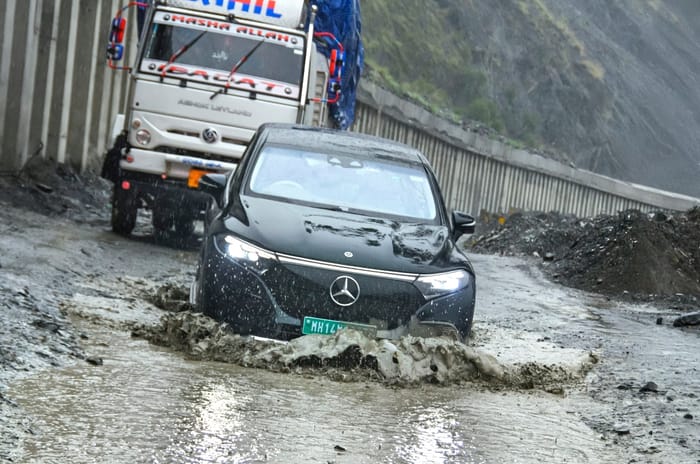 Guinness World Records Greatest Temperature Change Achieved by an Electric Production Car Mercedes EQS SUV