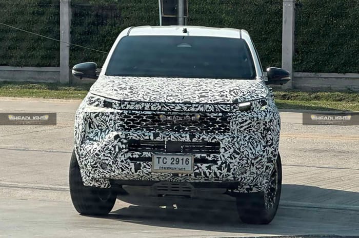 Toyota Hilux facelift spy shots preview new design
