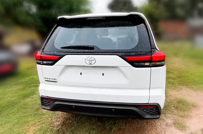 Toyota Innova Hycross G base variant: a close look