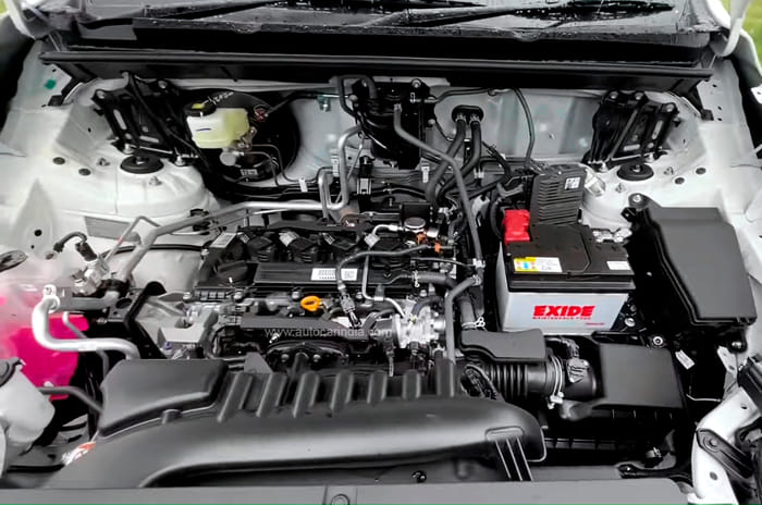 Toyota Innova Hycross G base variant: a close look