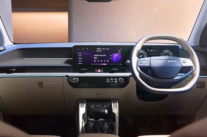 Kia Carens Clavis dashboard