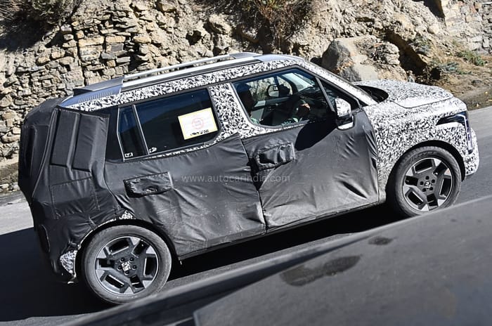 Kia Clavis, Syros side spied