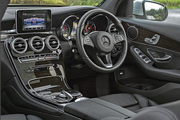Mercedes GLC300 vs Land Rover Discovery Sport petrol comparison