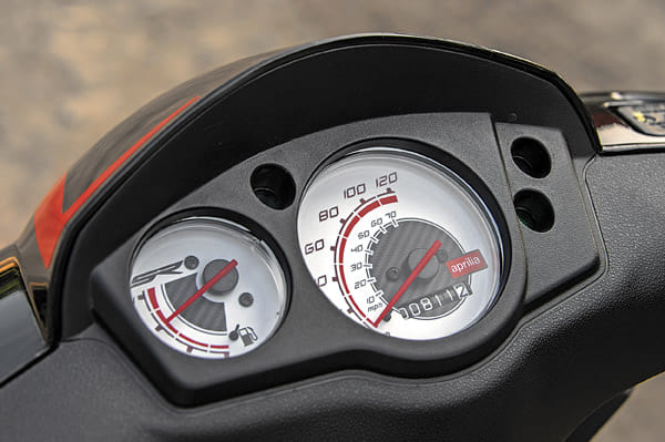 Aprilia SR 150 vs Vespa SXL 150 comparison