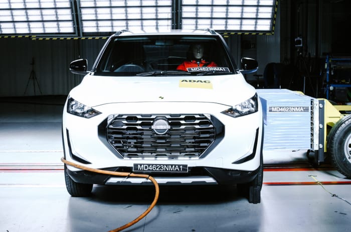 Pre-facelift Nissan Magnite side crash test