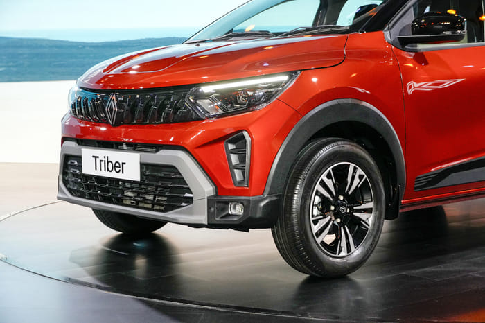 Renault Triber facelift lights and alloy wheels