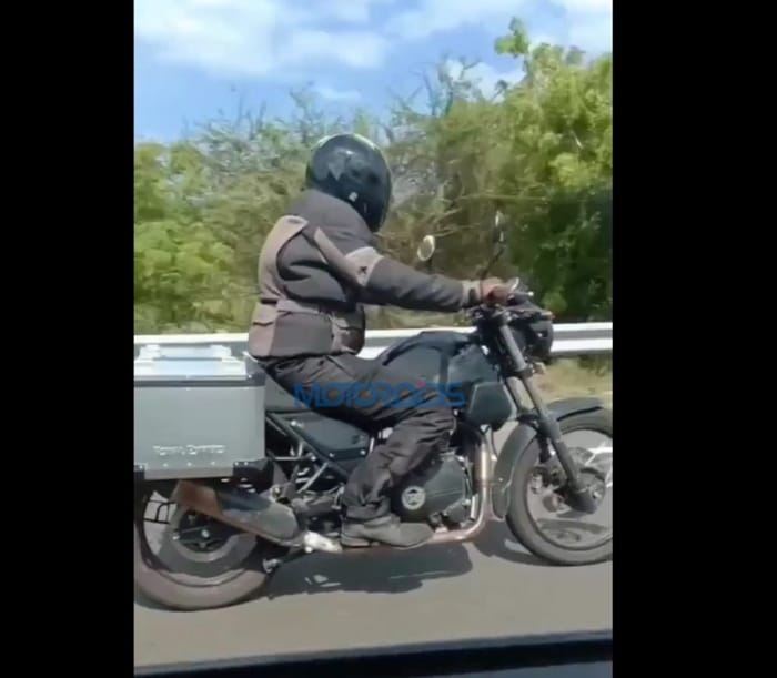 Royal Enfield Himalayan with minor changes spotted testing