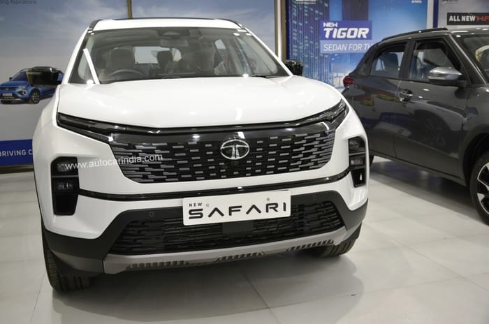 Tata Safari showroom
