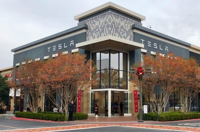 Nitin Gadkari confirms Tesla India entry