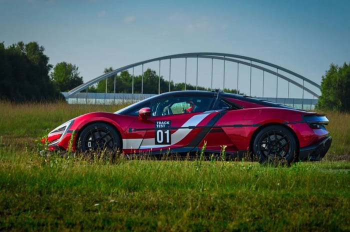 Yangwang U9 Track Edition side on track Yangwang U9 Track Edition side on track