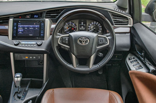 2017 Tata Hexa vs Toyota Innova Crysta automatic comparison