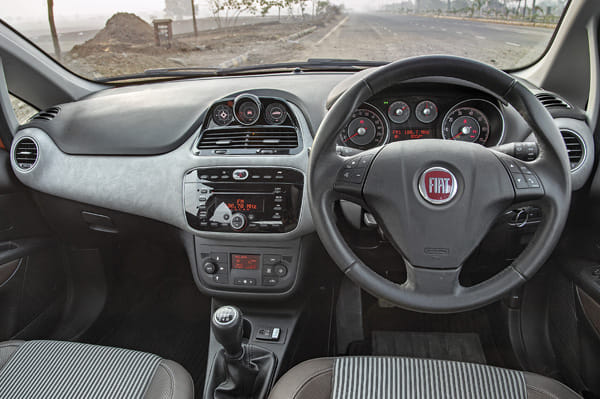 Hyundai i20 Active vs Fiat Avventura comparison