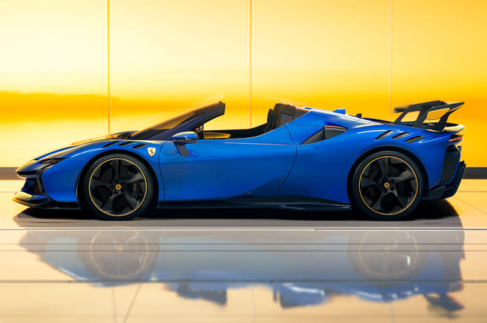 Road-legal Ferrari SF90 XX Stradale, Spider unveiled