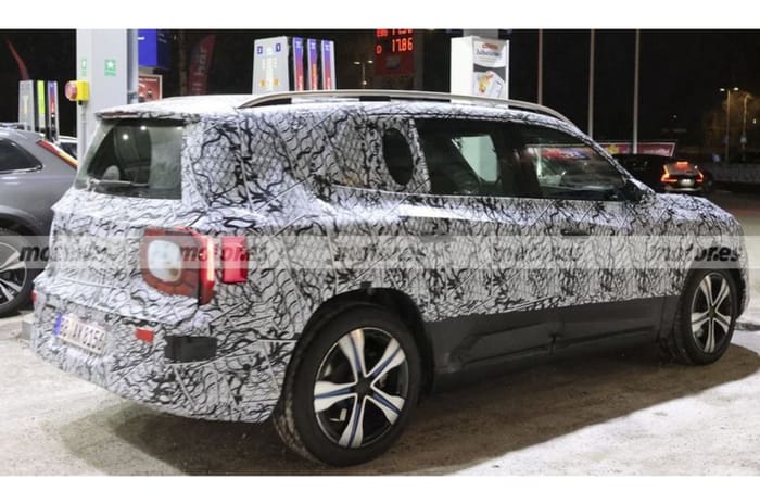 New Mercedes GLB spied rear