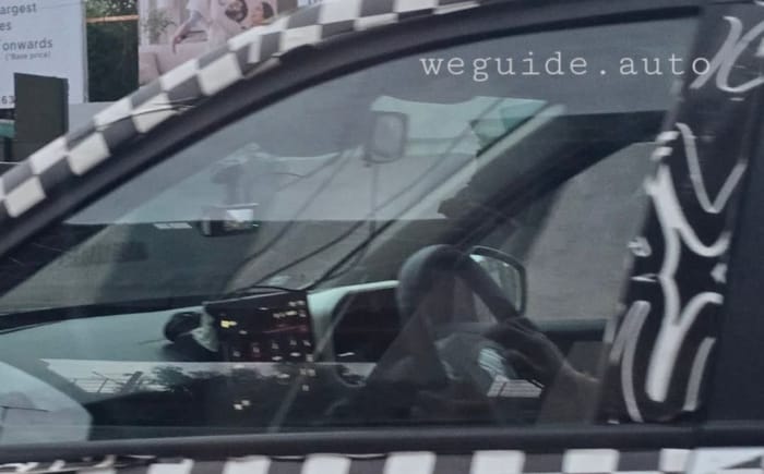 renaul-kwid-facelift-spy-shot-interior