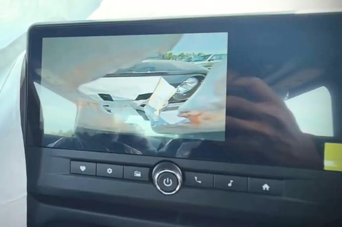 Mahindra Thar facelift interior spied with larger touchscreen