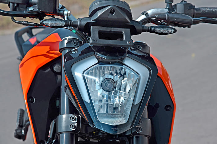 2020 KTM 200 Duke review, track ride