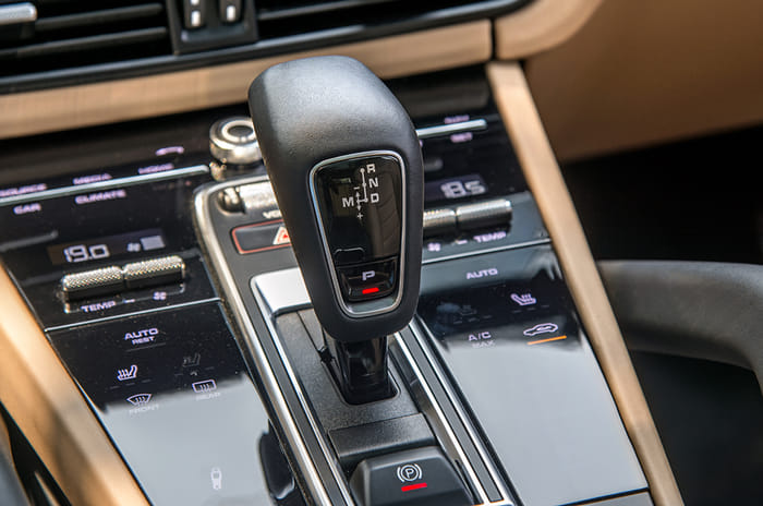 2018 Porsche Cayenne Turbo gear lever