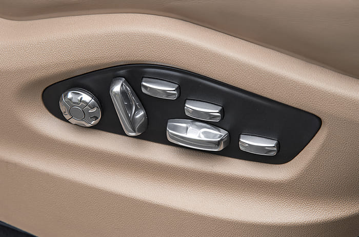 2018 Porsche Cayenne Turbo seat adjust