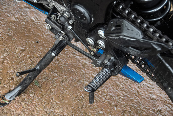 Suzuki GSX-S750 foot peg