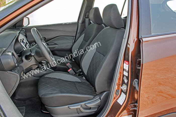 Nissan Kicks front seats
